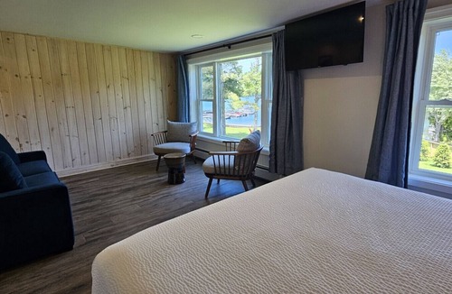 Greenville Junction Hotel | Juniper Motel-Deluxe King*RM6*Lakefront*ATV Access*Dock