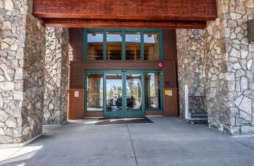 Mammoth Lakes Apartment | Juniper Springs Gem with Panoramic Mountain Views!