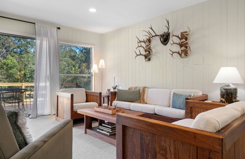 Hattiesburg House | K K’s Hideaway—pond/pool table