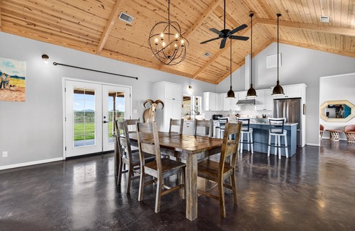 Marfa House | K&W Ranchita - Panoramic Views of Mitre Park and Davis Mountains