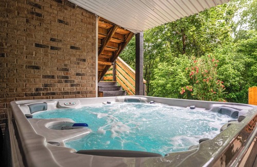 Perry Park House | Kentucky Bourbon Trail: Hot Tub & Game Room