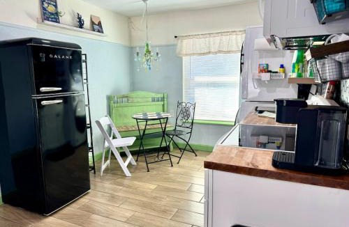 Crystal River House | Key Lime Cottage - waterfront