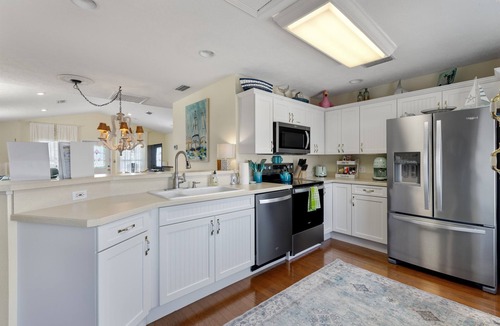 Cedar Key House | Key Lime Downtown Gulf View w/Golf Cart Included!