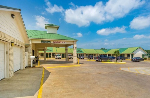 Sweet Home Apartment | King Bed Accessible | Yoakum West