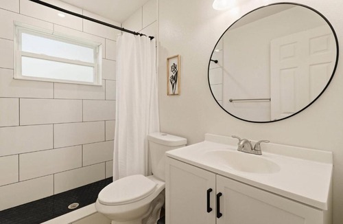 Auburndale House | King Bed Near I-4 | Fast Wi-Fi & Parking