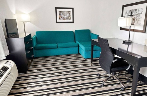Tougaloo Apartment | King Bed Non-Smoking