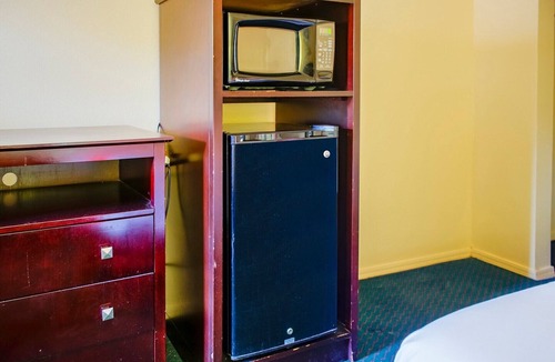 Duncan Apartment | King Bed|Smoking|Duncan
