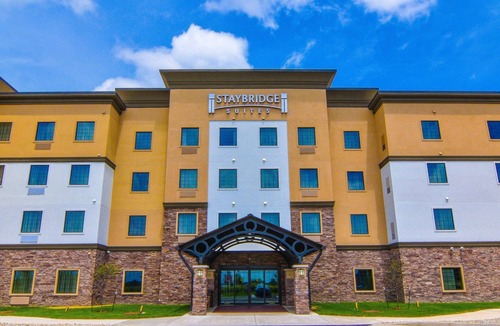 Lafayette Apartment | King Studio. 5 Miles from Purdue University. Free Breakfast. Pool.
