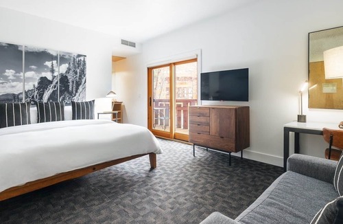 Truckee Hotel | King + Twin Sleeper Room at Gravity Haus, Outdoor Mountain Fun, Truckee Locale
