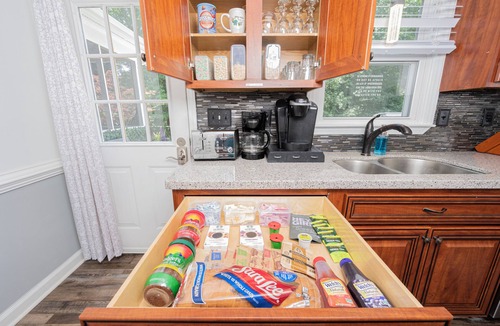 Kernersville House | KingBed PetFriendly Washer Dryer Sleep16