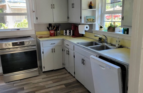 Starke House | Kingsley Lake Home w wide lawn, dock, central air, 4 kayaks. Near Camp Blanding