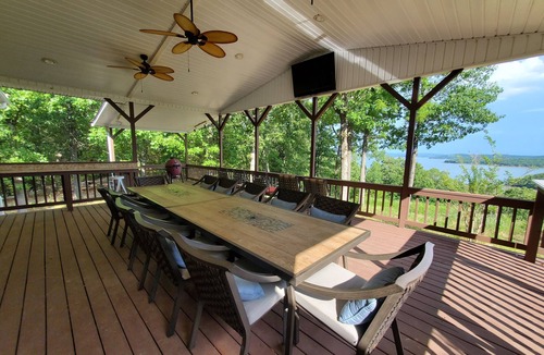 Garfield House | KINGSVIEW - Private Lakefront Acreage-Magnificent Lakeview-4200 Sq Ft!
