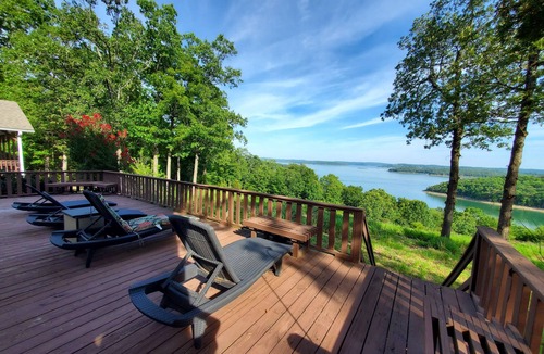Garfield House | KINGSVIEW - Private Lakefront Acreage-Magnificent Lakeview-4200 Sq Ft!
