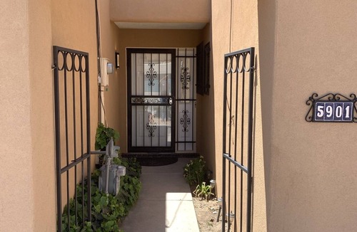Northeast Heights House | Knollwood Gardens Cozy Townhome