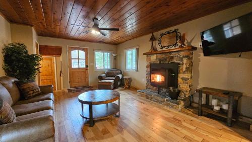 Bass Lake House | Knotty Pine Cabin with Artisan Stone Patio - Walk to Bass Lake