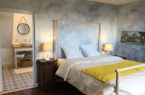 Saint-Vaast-la-Hougue Bed & Breakfast | L'Ermitage