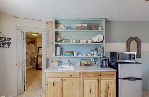 Rio Rancho Apartment | La Escapada, Master Suite w Washer/Dryer