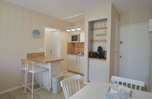 Courseulles-sur-Mer Apartment | La parenthèse bleue, loggia and parking lot