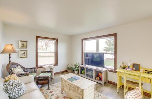 Oshkosh House | ‘La Petit Maison’ - Lakefront Oshkosh Home!