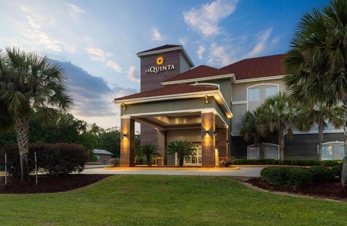 Broadmoor Hotel | La Quinta by Wyndham Baton Rouge Denham Springs