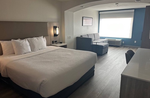 Northeast Heights Hotel | La Quinta Inn & Suites by Wyndham Albuquerque Midtown