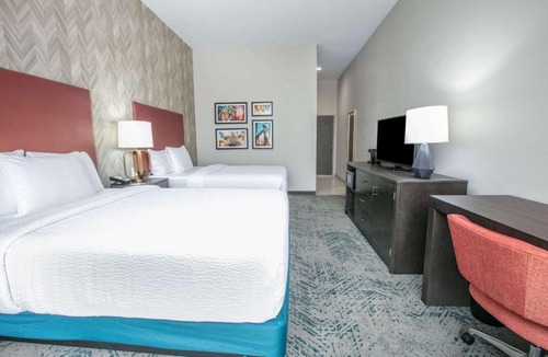 Euless Hotel | La Quinta Inn & Suites by Wyndham DFW Airport West-Glade