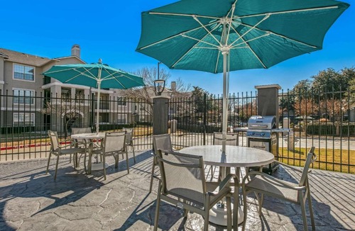 Euless Hotel | La Quinta Inn & Suites by Wyndham DFW Airport West-Glade