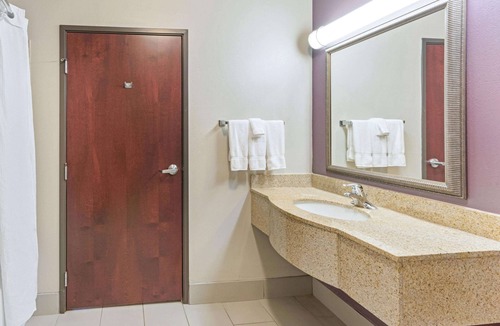 Yukon Hotel | La Quinta Inn & Suites by Wyndham Oklahoma City -Yukon