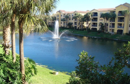 Juno Beach Condo | Lake Front 3-bedroom condo walk to Nextera and beach in Juno Beach