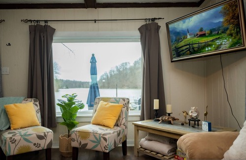 Martinsville Apartment | Lake Front Cabin Peaceful hot tub and Fire pit