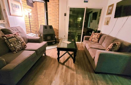 Victoria Road Cottage | Lake front cottage. Located in Kawartha Lakes. Close to all amenities.