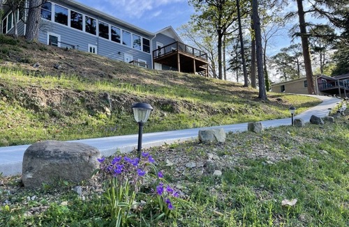 Hot Springs House | Lake Hamilton Waterfront Home, Sleeps 10 - Private Dock, Kayaks & Sunroom Views