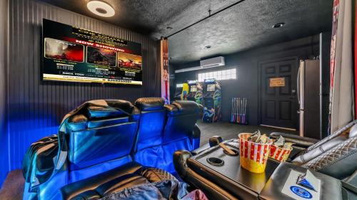 Winter Haven House | Lake, Pool, HotTub, Game Room, 8 Beds, Sleeps 17