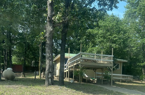 Hoyt Cabin | Lake View Cabin 2 beds 1 bath sleeps 5 15 miles from Eufaula.
