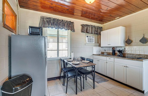 Hernando Cabin | Lake View, Pool Access! Pet-Friendly Hernando Stay