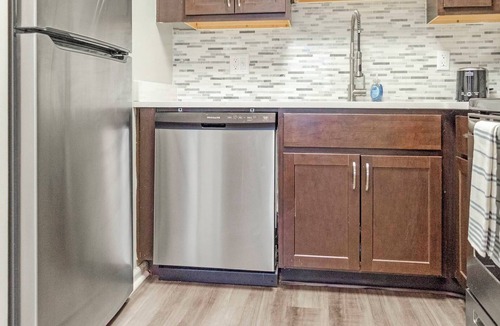 Indianapolis Apartment | LakeCastleton 1BD 4 - One Bedroom Apartment, Sleeps 2
