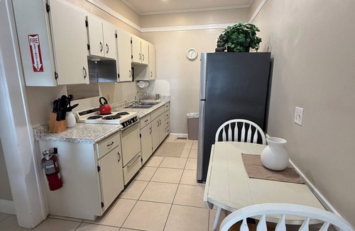 Florida South Atlantic Coast Apartment | Lakefront 1920s 1-bedroom/1-bath apartment at Villa Lotela - Apt. # 4