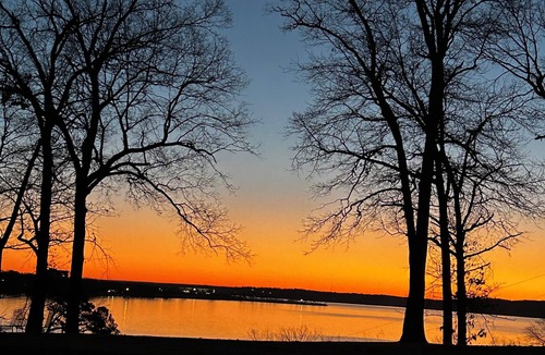 Dennis House | Lakefront 2 bedroom cozy house on Grand lake at Stony Point