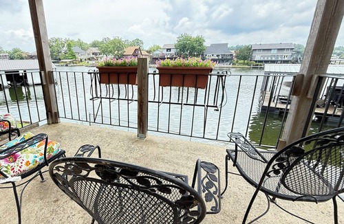 Lakeland House | Lakefront 3Bd/2Ba Home on beautiful Lake Hamilton with Boat Dock tie up