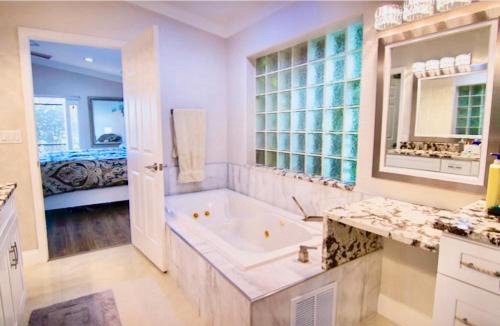 Dover Shores West House | Lakefront and Pool 4bed Orlando House Near Downtown 20 minutes from Attractions
