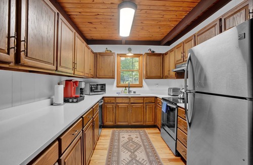 Pocono Mountain Lake House | Lakefront Cabin | Hot Tub, Kayaks, Beach, Pets OK Fully Loaded, Dock
