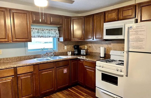 Hot Springs Cabin | Lakefront Cabin with Deck Great for Families in South Dakota