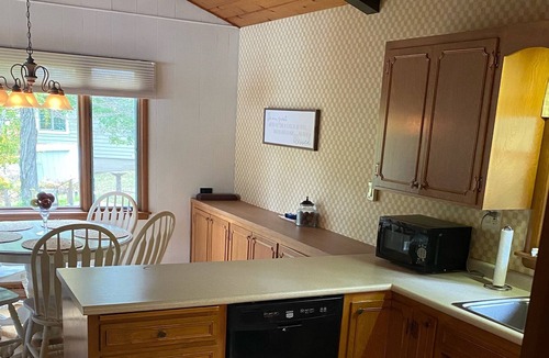 Florence House | Lakefront Cottage- Close to Timber Stone Golf and Pine Mountain