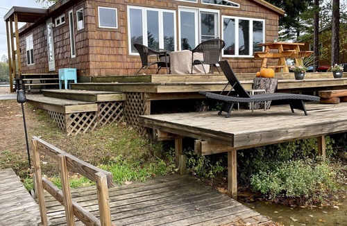 Gwinn Cottage | Lakefront/Cozy Cedar Cottage/Fireplace/Firepit/Sauna/Minutes from Marquette!