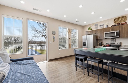 Little Elm Apartment | Lakefront Game Loft: Near Universal Kids & Frisco