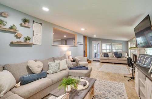 Florida South Atlantic Coast House | Lakefront Home w/Screened Porches in Frostproof!