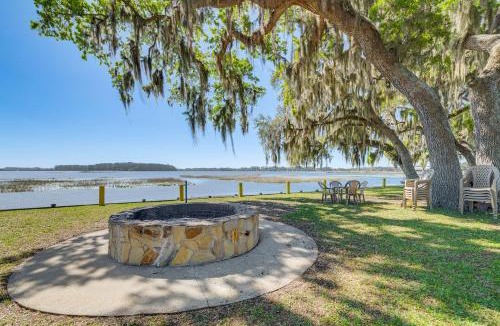 Hernando House | Lakefront & Poolside! Family Retreat in Hernando