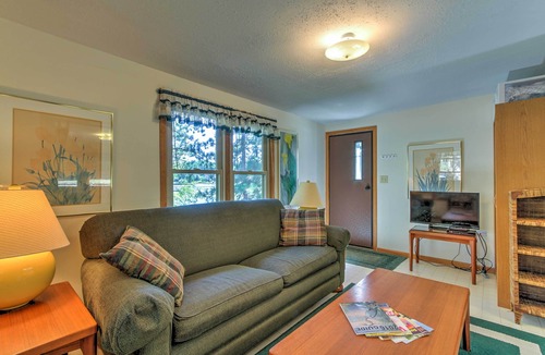 Westfield Apartment | Lakefront Studio Cabin w/ Dock & Fire Pit!