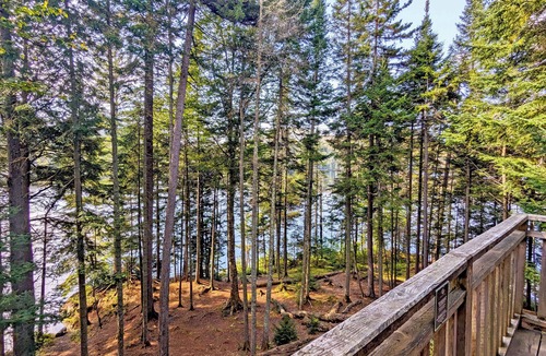 Saint-Faustin-Lac-Carre House | Lakefront treehouse, close to parking | Lodging #03