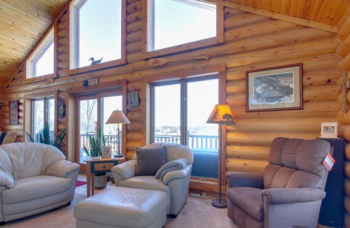 Loretto Cabin | Lakefront Vulcan Cabin w/ Boat Dock & Kayaks!